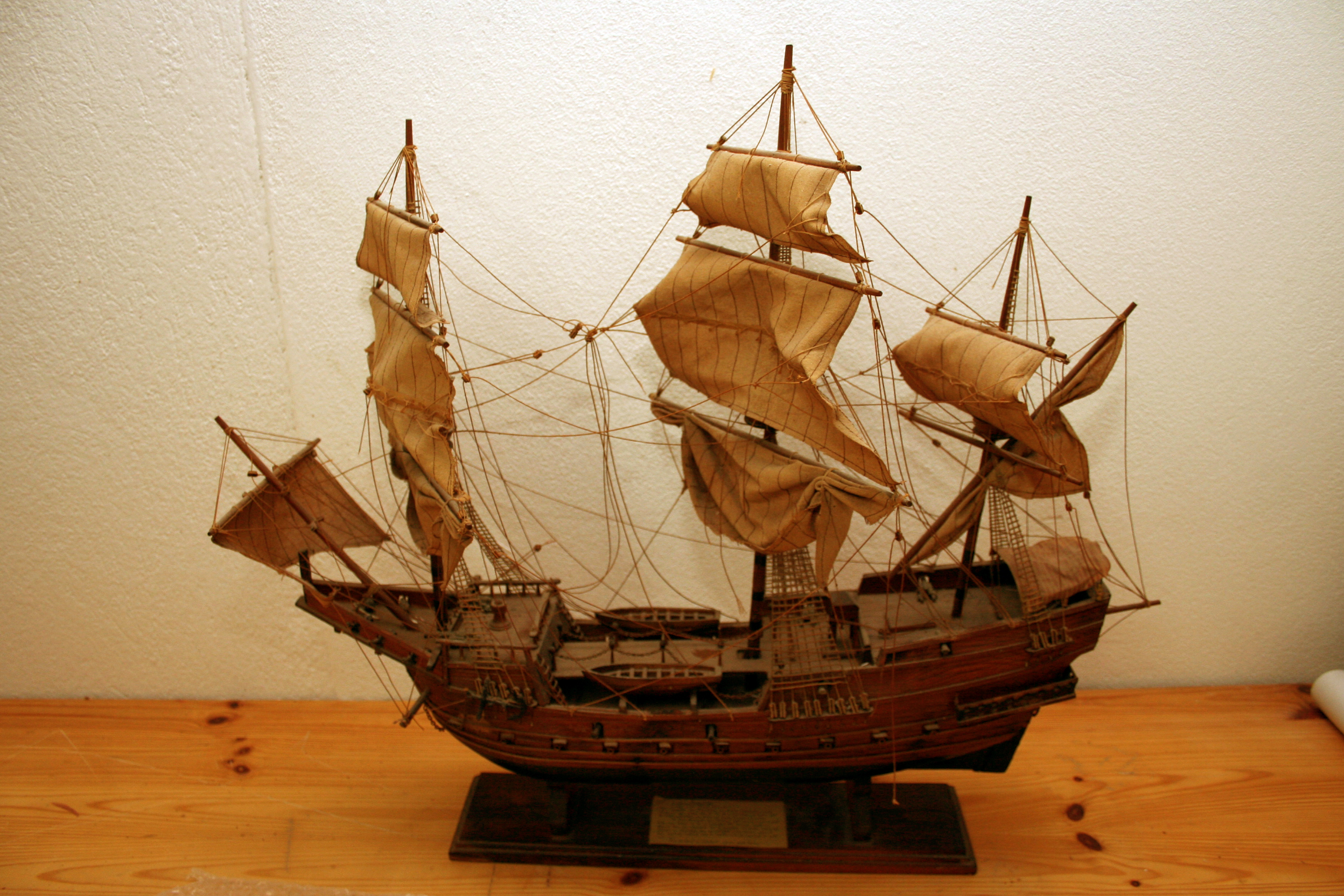 Vor Restaurierung, Schiffsmodell 20. Jahrhundert