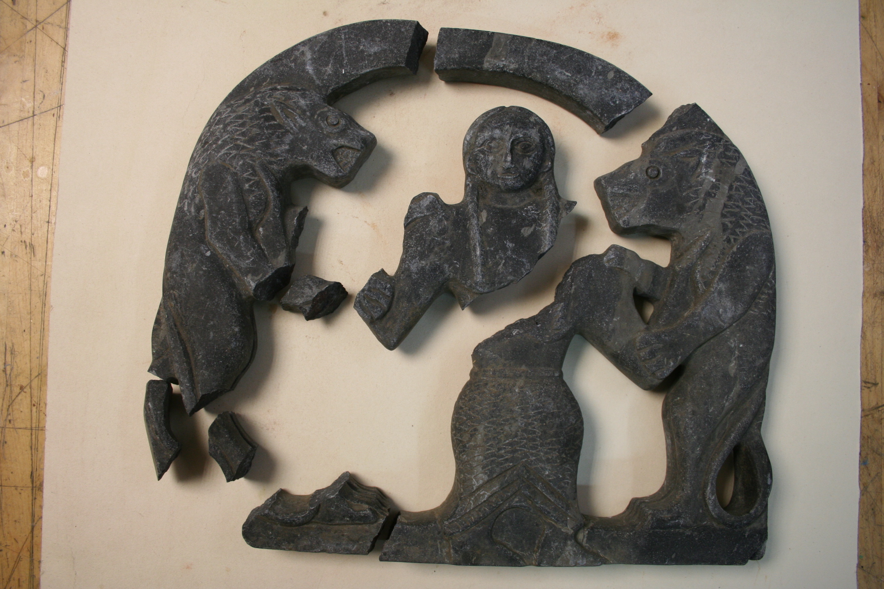 Vor Restaurierung, Mesopotamien, 3000 v. Chr. Figur aus Stein
