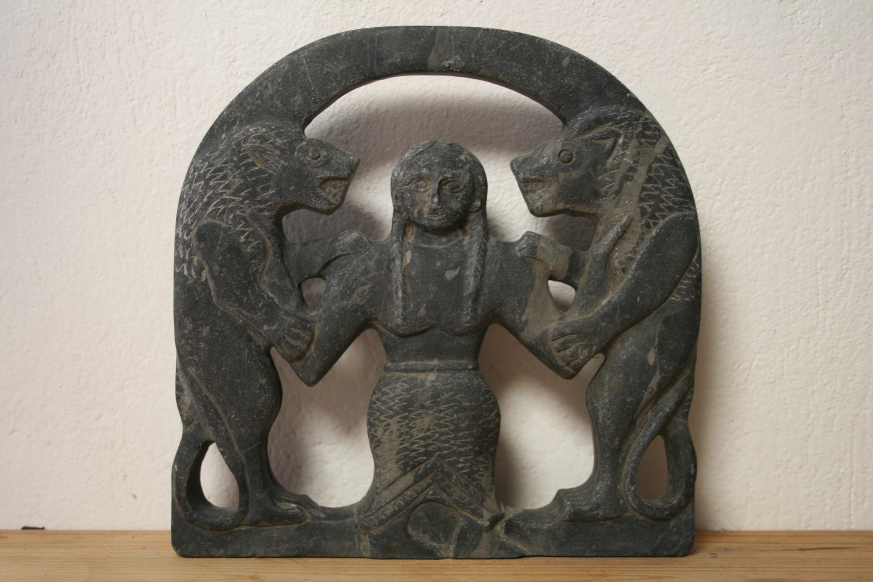 Nach Restaurierung, Figur aus Stein, Mesopotamien, 3000 v. Chr.
